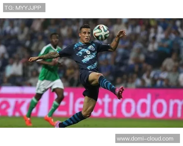 艾维斯与摩里伦斯激战正酣谁能在这场较量中笑到最后